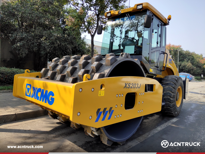 Burkina Faso - 2 Units SHANTUI SD32 Crawler Bulldozer & 4 Units XCMG XS203J Vibratory Roller
