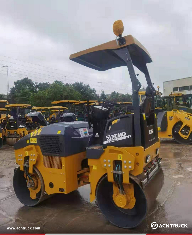 Ecuador - 2 Units XCMG XC760K Skid Steer Loader and 1 Unit XCMG XMR403 Mini Roller