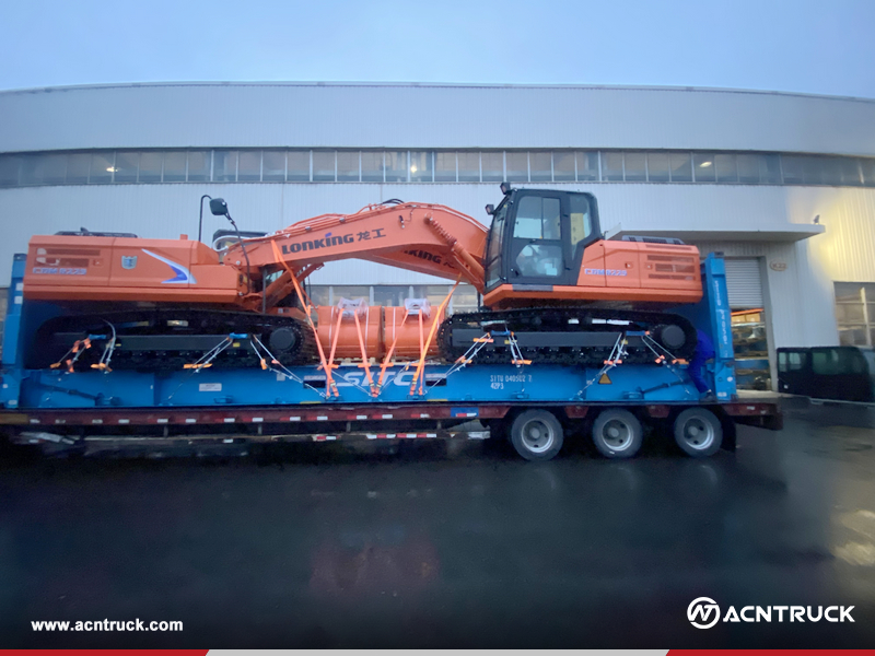 America - 1 Unit YUCHAI YC80-9 Hydraulic Crawler Excavator And Attachments