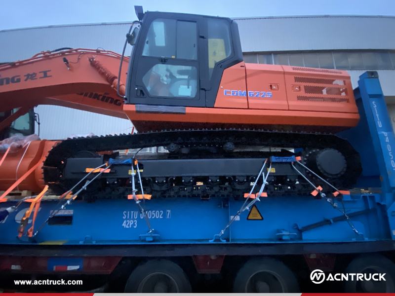 America - 1 Unit YUCHAI YC80-9 Hydraulic Crawler Excavator And Attachments