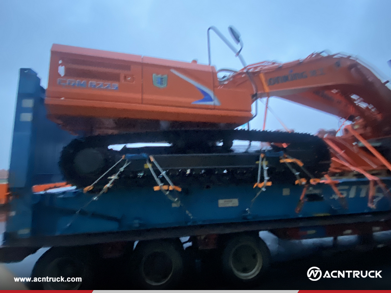 America - 1 Unit YUCHAI YC80-9 Hydraulic Crawler Excavator And Attachments