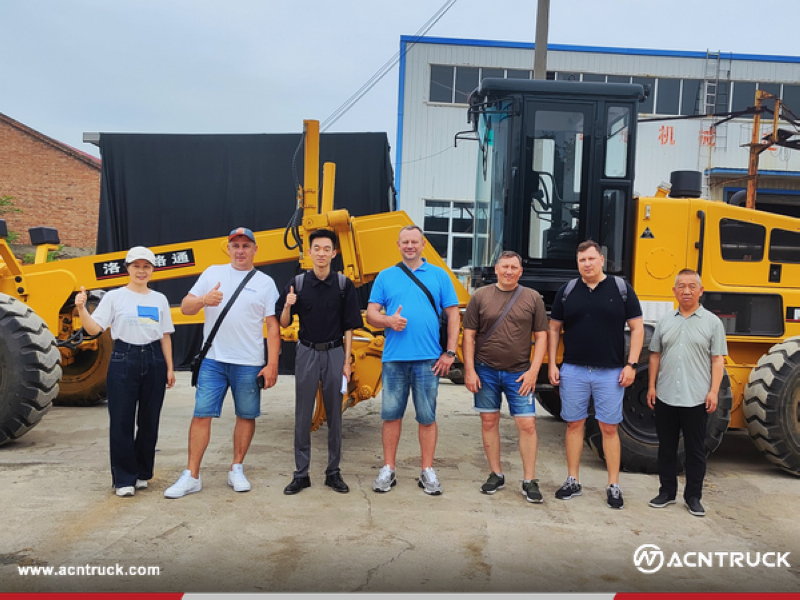 Russia Clients Visited ACNTRUCK Office and Factory