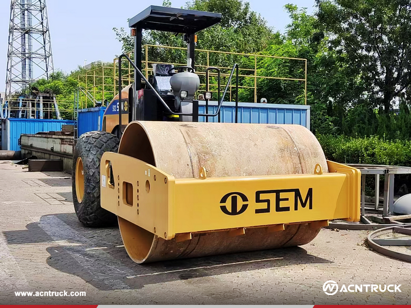 El Salvador - 1 Unit SEM 512 Road Roller