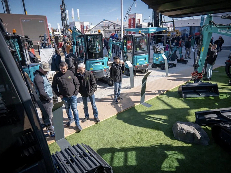 Electrified Intelligent Eye-catching! SUNWARD Blooms Hardcore Strength at Bauma 2025