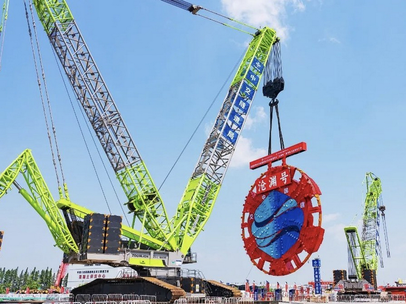 ZOOMLION Helps “Cangyuan” Cutting Table to Successfully Go Down the Shaft