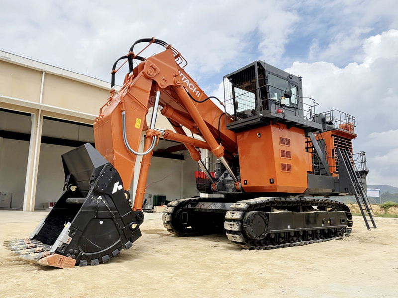HITACHI Ultra-large Excavator Put into Operation