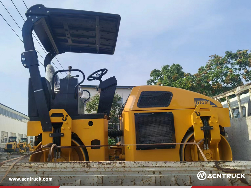 Vanuatu - 1 Unit LUTONG LTC204 Road Roller