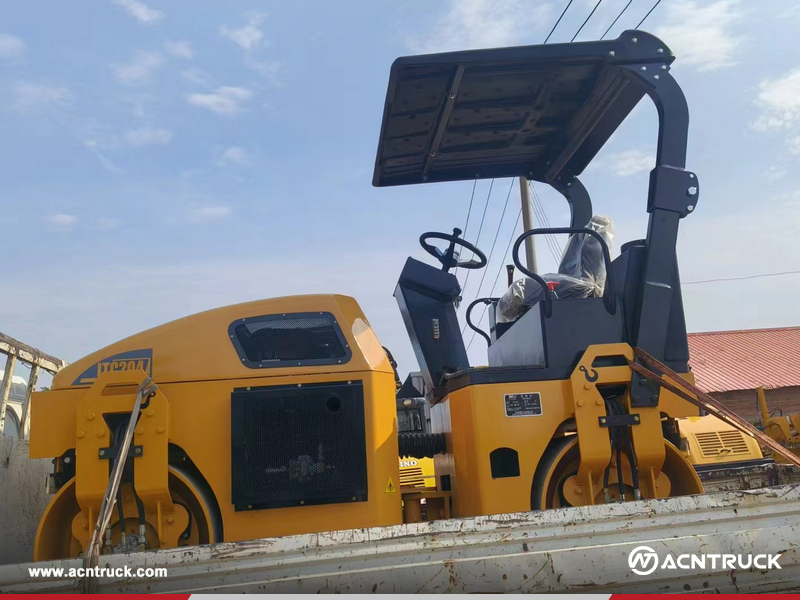 Vanuatu - 1 Unit LUTONG LTC204 Road Roller
