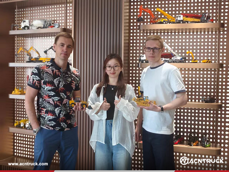 Russia Clients Visited ACNTRUCK Office