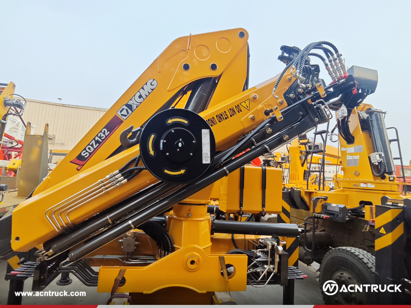 Mexico - 2 Units XCMG SQZ132 & SQZ200 Truck Mounted Crane Boom & 1 Unit XC740K Skid Steer Loader