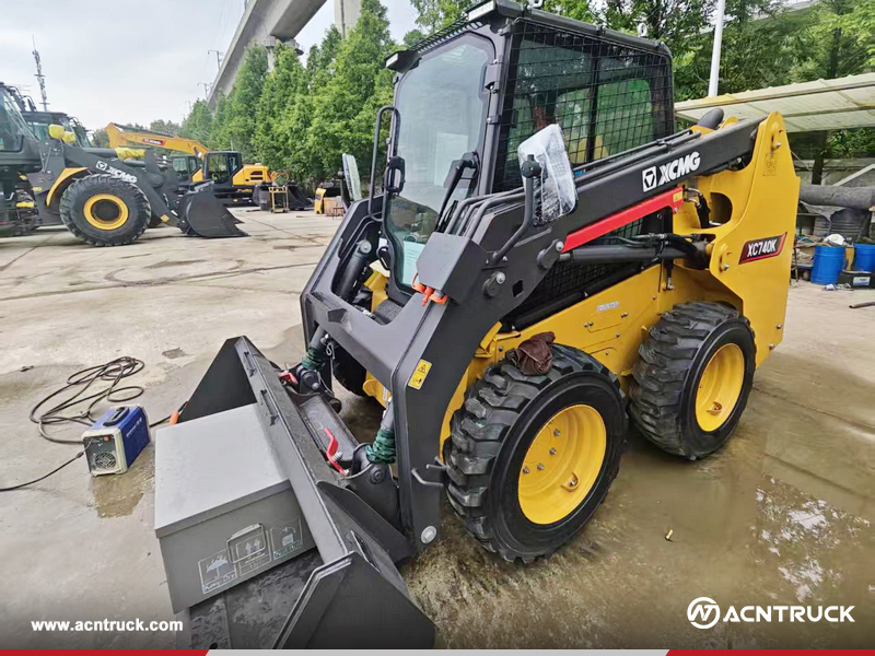 Mexico - 2 Units XCMG SQZ132 & SQZ200 Truck Mounted Crane Boom & 1 Unit XC740K Skid Steer Loader